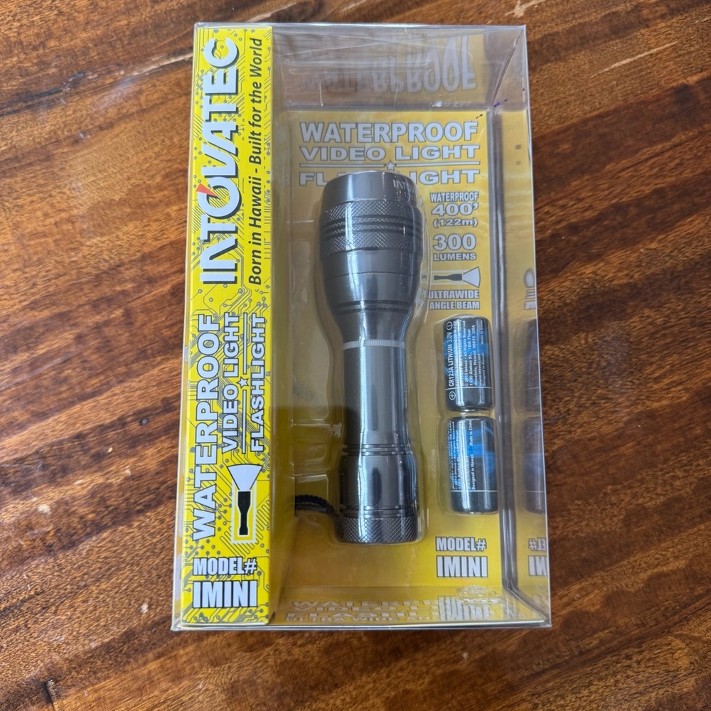 Intova Waterproof Video Light Flashlight for divers waterproof 400’ 300 lumens